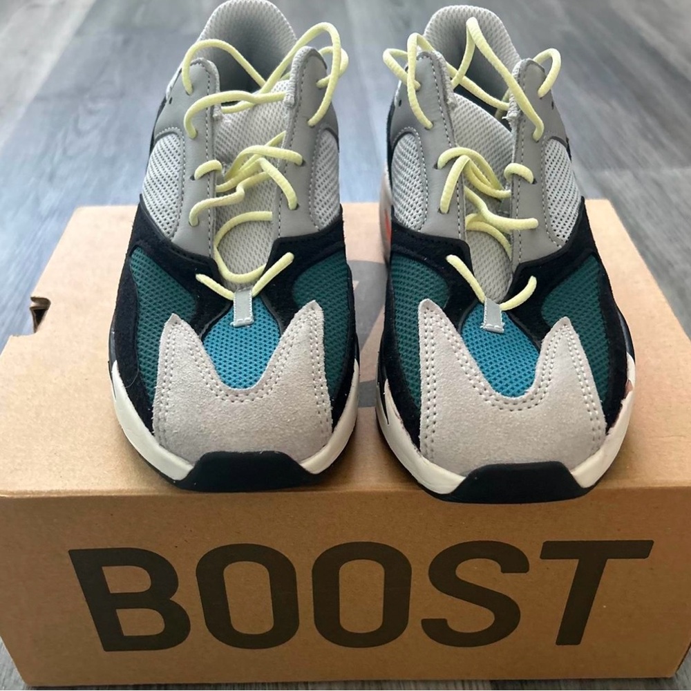Kids Yeezys - Picture 2 of 2